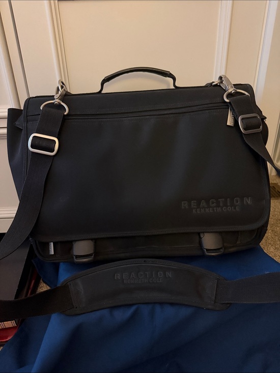 Kenneth Cole Reaction Other - Kenneth Cole Reaction Black Messenger /Laptop Bag with Adjustable Strap